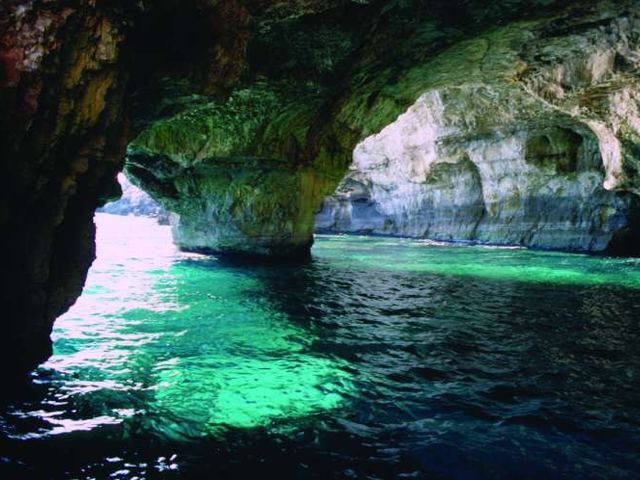 Blue Cave & Six Islands Full-Day Private Boat Tour